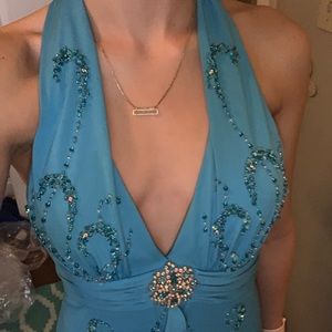 Super pretty blue prom dress. Sooooo cute.